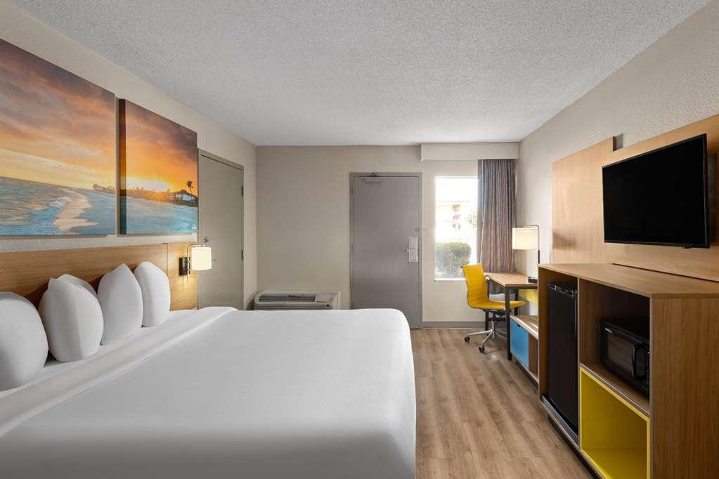 Days Inn By Wyndham Florence Near Civic Center Номер фото