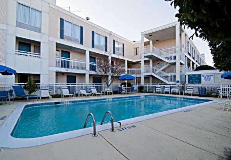 Days Inn By Wyndham Florence Near Civic Center Екстер'єр фото